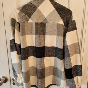 Women's Shacket size med fits like large